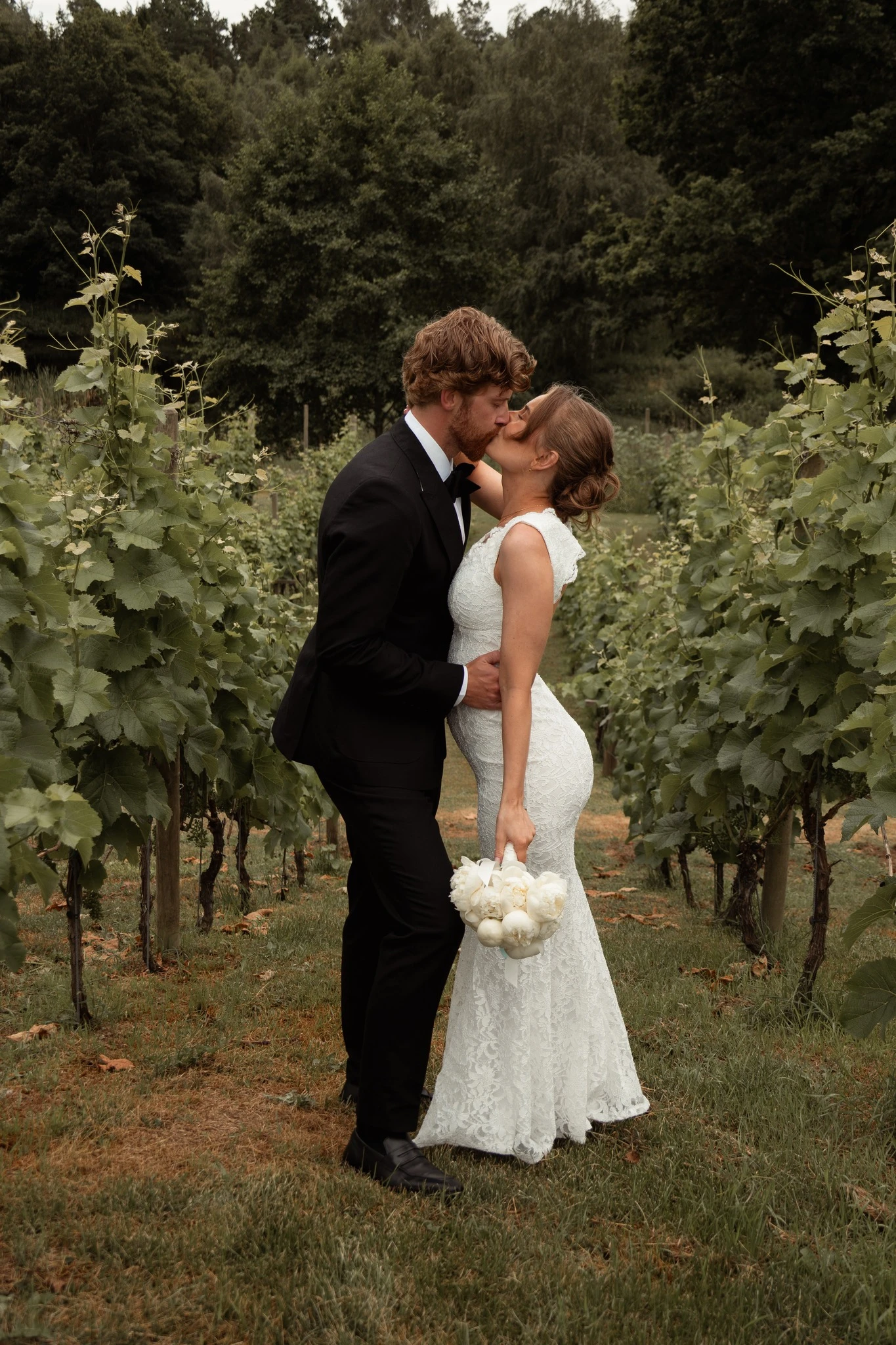 Kiss in the vineyard
